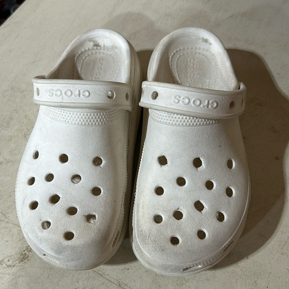 Crocs size J2 platform